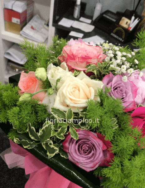 Bouquet di rose colori assortiti » Fiorista a Ciampino. Invio fiori a Ciampino  con consegna a domicilio.